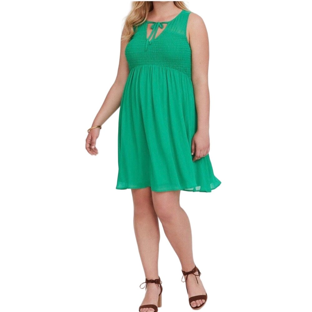 TORRID Kelly Green Size 00 ( US 10) Chiffon  Skater Smocked Dress * flaw*